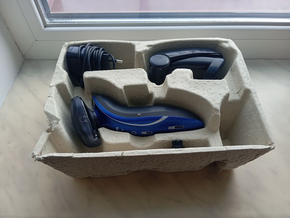 Електро бритва PHILIPS.