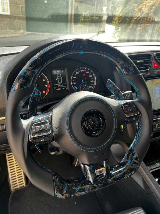 Volante VW Carbono com LED Display | Golf GTI / R (MK5 MK6)