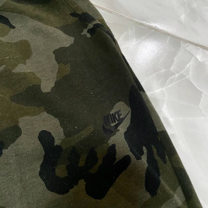 Чоловічі спортивні хакі камуфляжні штани Nike S