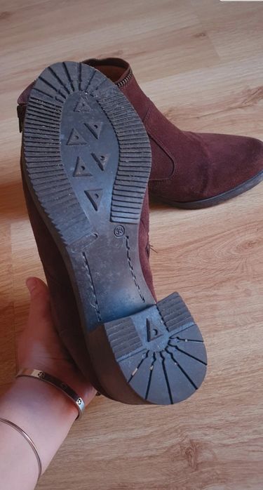 Botas castanhas com salto