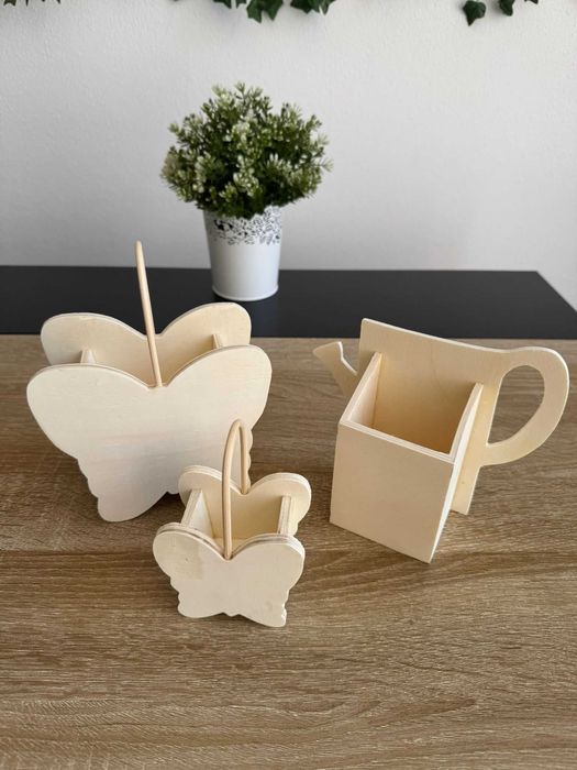 Lote completo de materiais em madeira crua. 48 ITENS