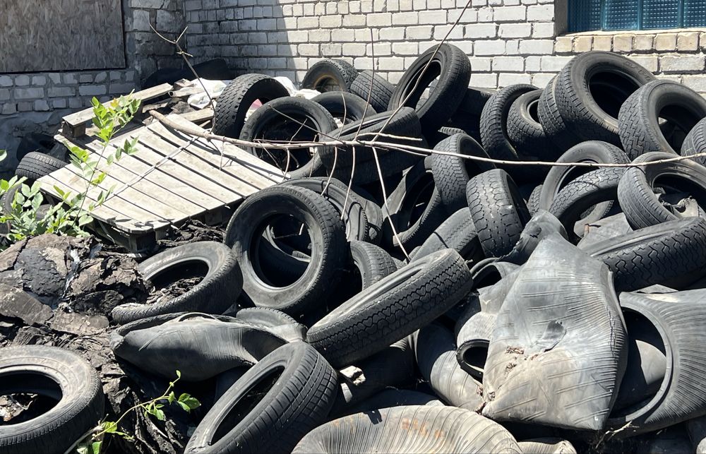 Отдам автомобильные покрышки даром.
