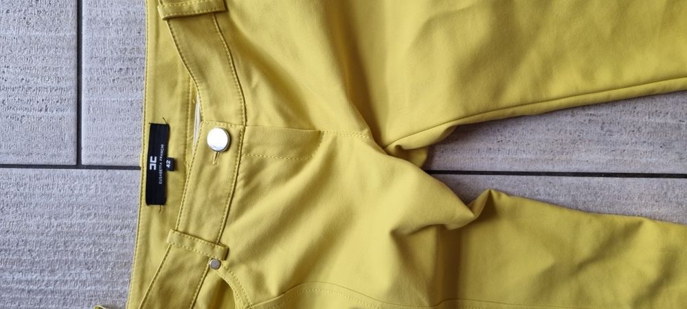 Spodnie marki Elisabetta Franchi kolor żółty rozmiar 42