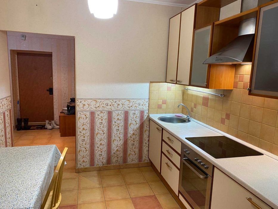 вул.Татарська, Печеніжська, Січових Стрільців. Оренда. Низький поверх.