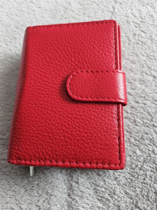 Czerwony, mały portfel