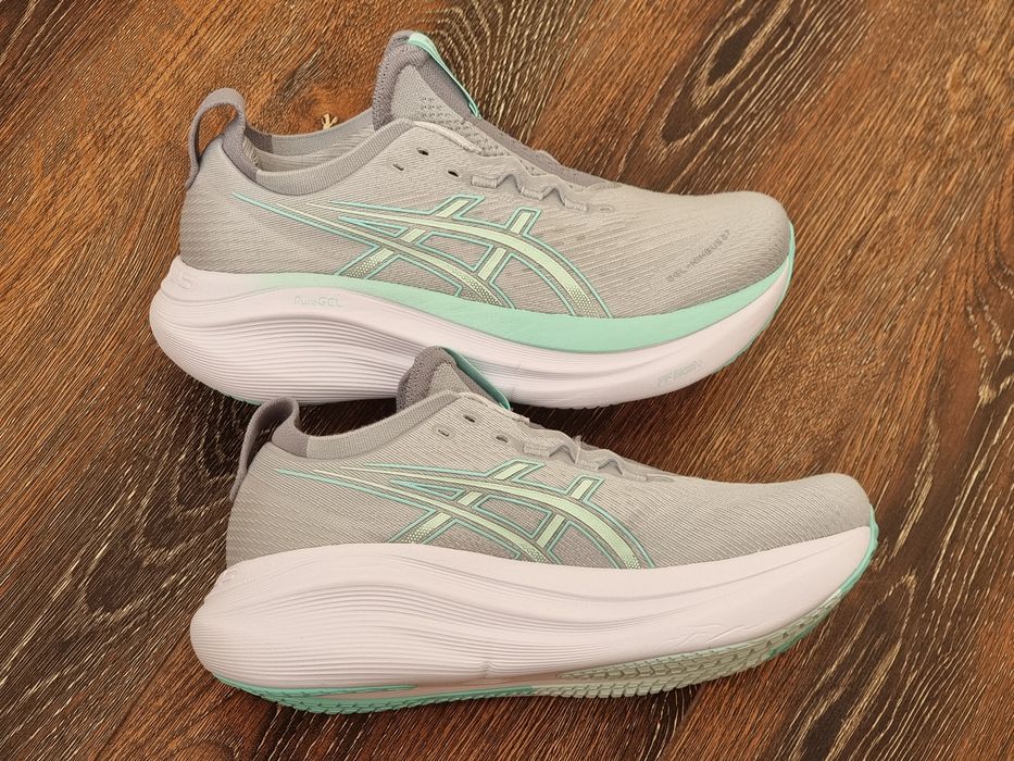 Оригінал 100% жіночі кросівки asics nimbus 27 eur 38