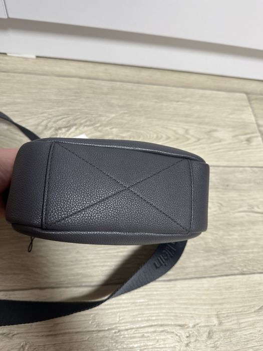 Продам сумочку CK