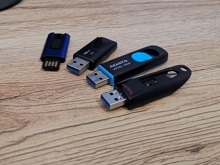 Garstka pendrive 16GB