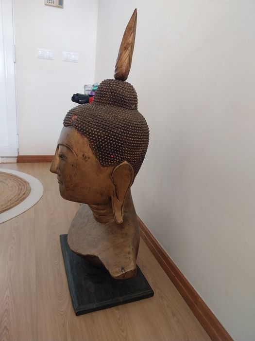 Buda decorativo dourado