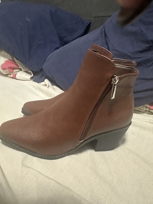 Botas castanhas novas 39