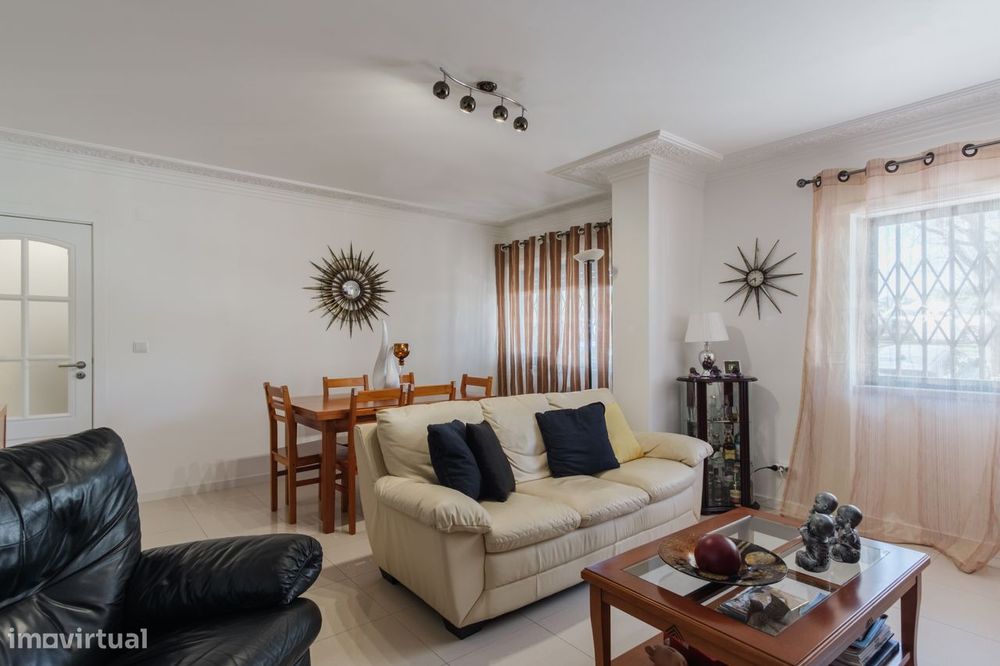 Apartamento T1 Remodelado em Massamá | Zona Central e com Elevador