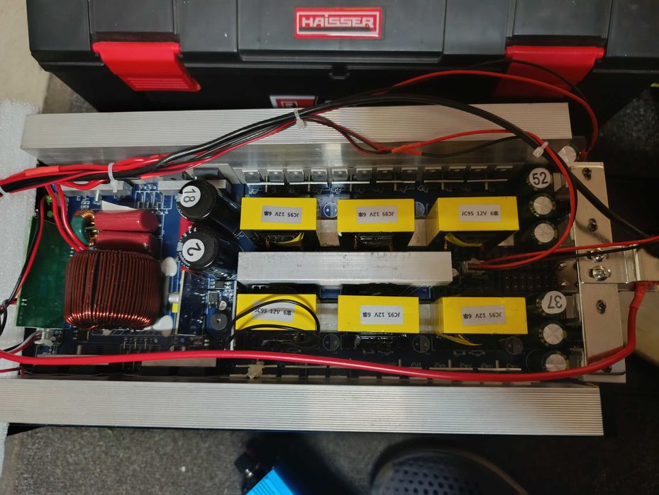 Інвертор на 12/24v в  в крутому корпусі на 6000W/3000W