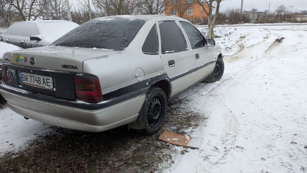 Продам Опель Вектра А мотор с16нз газ бензин все працює з переоформлен