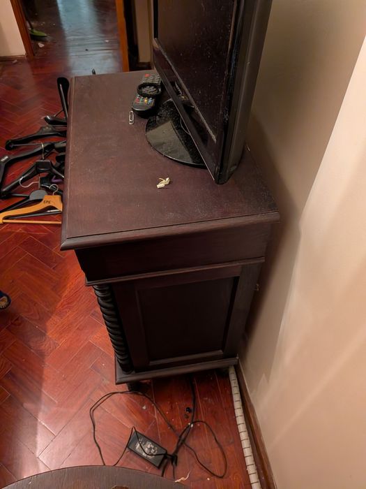 Cómoda pequena em madeira maciça – estilo clássico