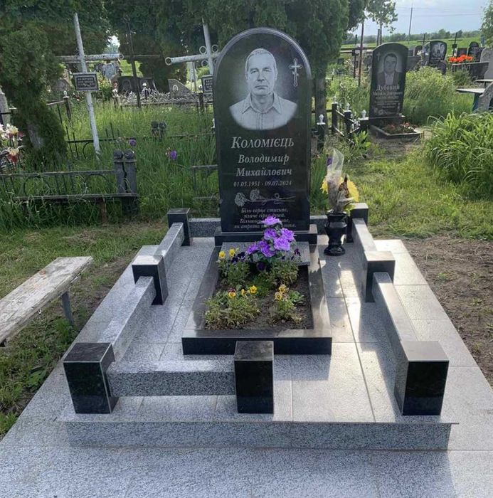 Пам'ятники з граніту .
