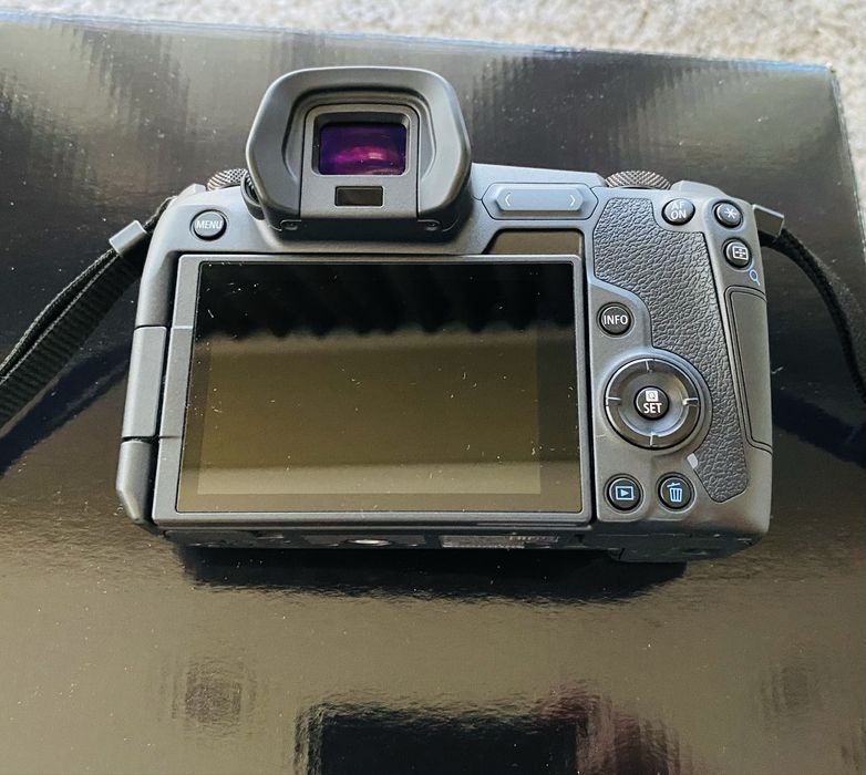 Canon EOS R Mirrorless