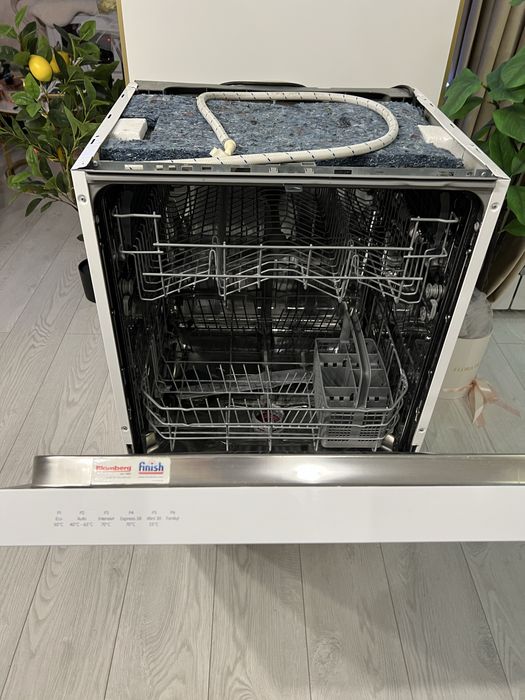 Продам посудомийну машину