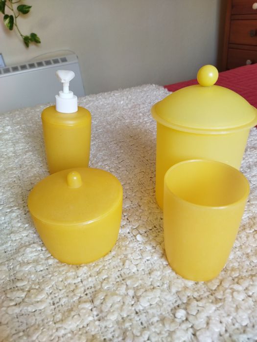 Plastic Bathroom Set from Casa Store443976467633285120