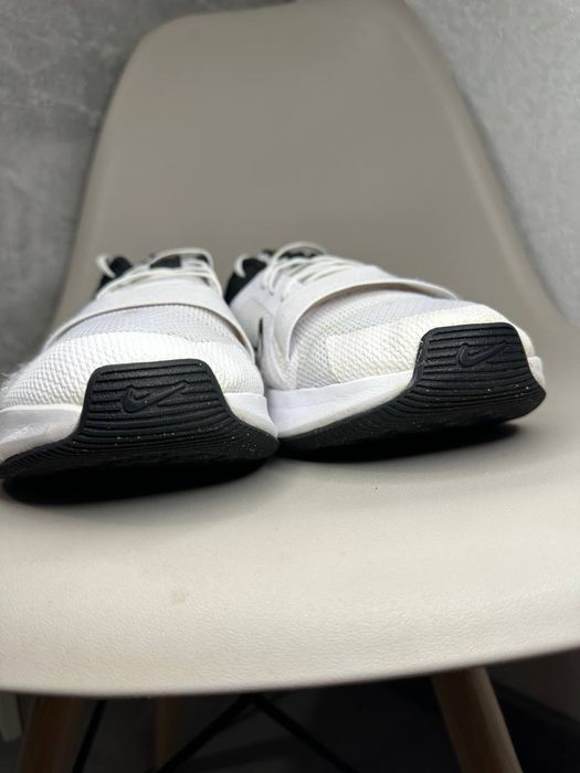 Кросівки Nike.