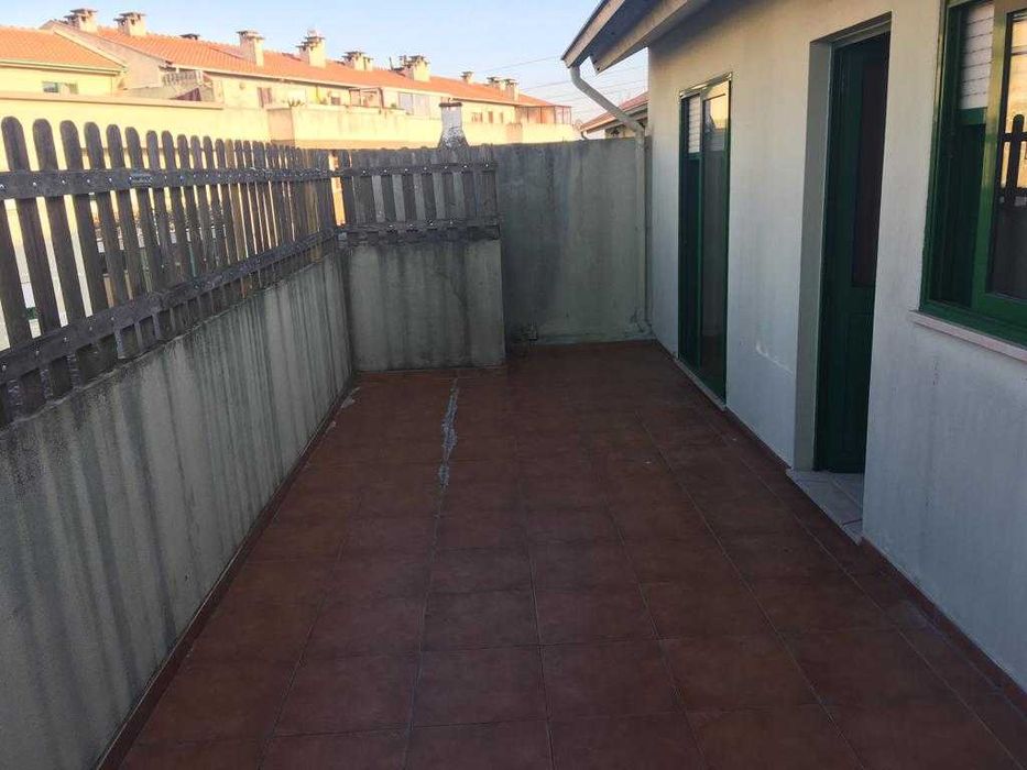 arrenda-se T4+1 duplex - Bustos