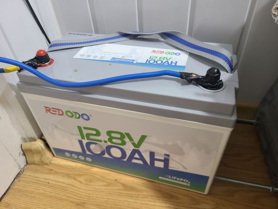 Комплект гибридный инвертор Must 12 В 1500 ватт и батарея Redodo 1