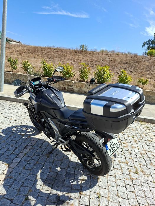 Honda NC750X 2022 - extras, pneus novos e revisão