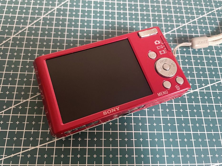 Sony CyberShot W830 Pink Red 20.1MP Zeiss