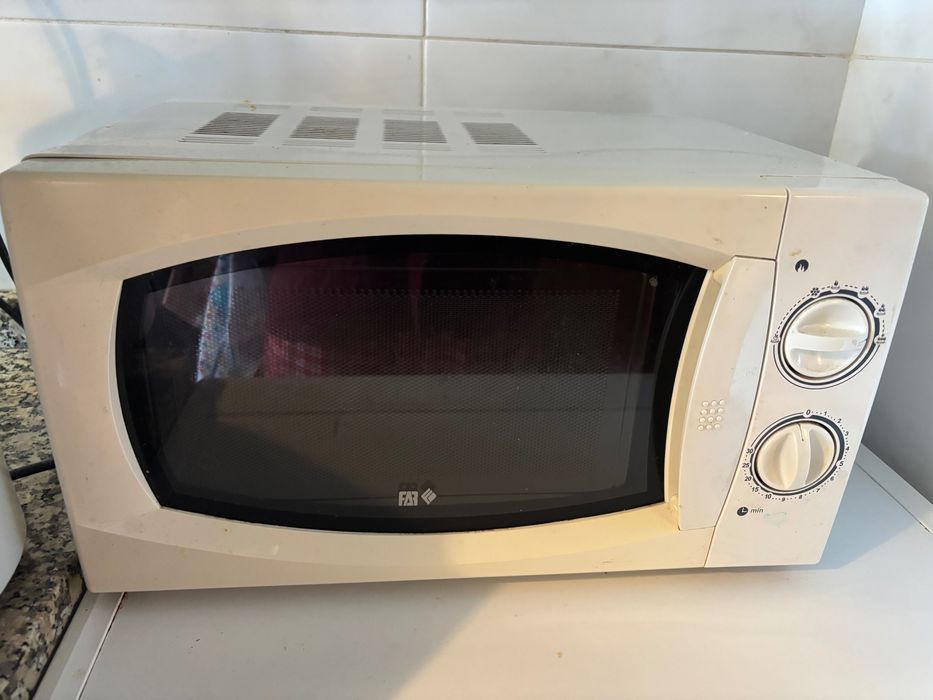 Máquina lavar louça Ariston + microondas