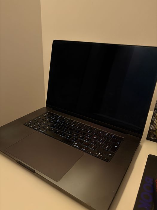 MacBook Pro 16 M3 Pro