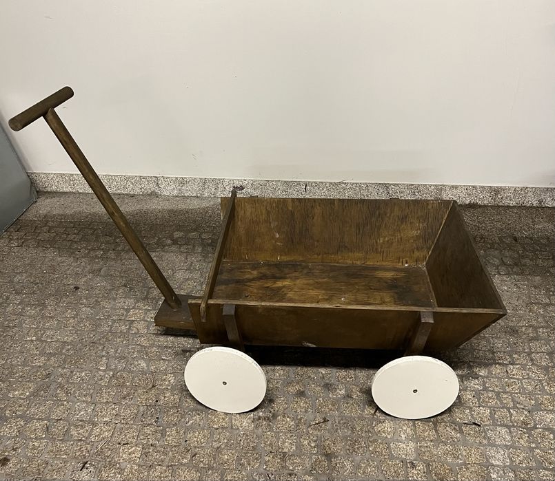 Carro de mão madeira