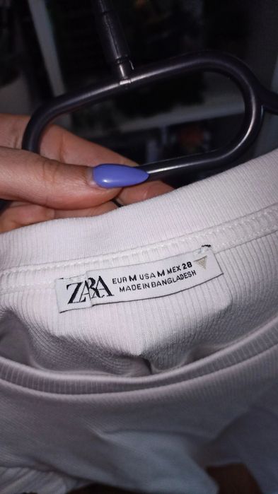 biała koszulka w stylu crop top