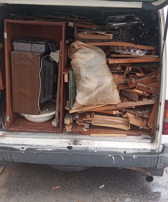 DEMOLIÇÕES e LIMPEZAS em terrenos, arrecadações, sótãos e armazéns