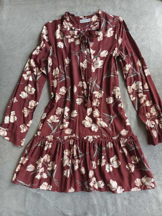 Bordowa, trapezowa sukienka z falbaną, M, Sempre