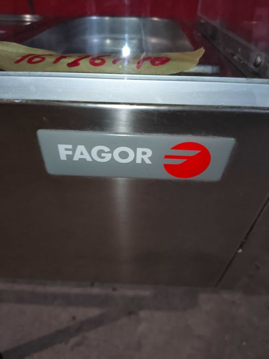 Продам холодильную настольную витрину для пиццы FAGOR MI-202 (б\у)
