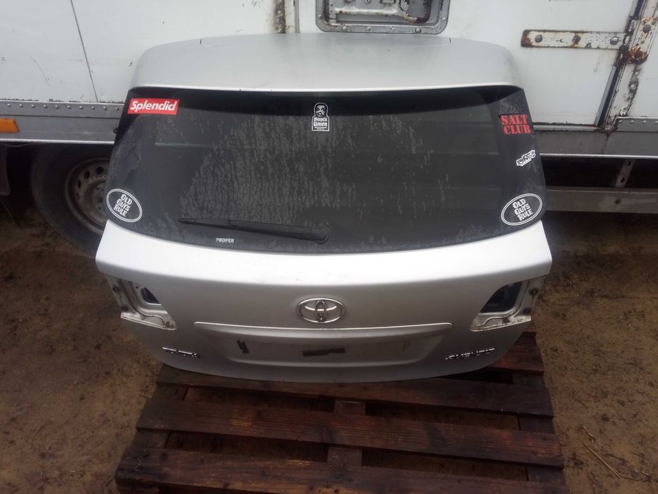 toyota AVENSIS T27 09-12 klapa bagażnika tył kolor 1f7 srebrne kombi