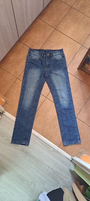Spodnie jeans 146