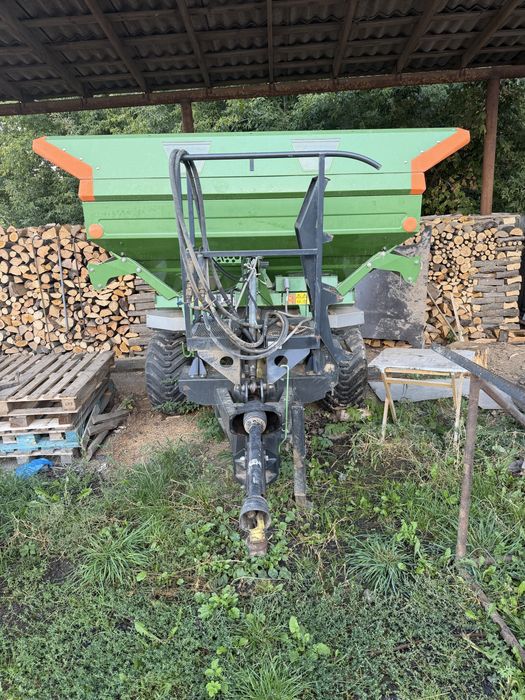 Розкидач мінеральних добрив Amazone