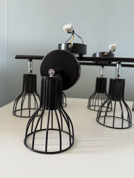 Zestaw czarnych lamp