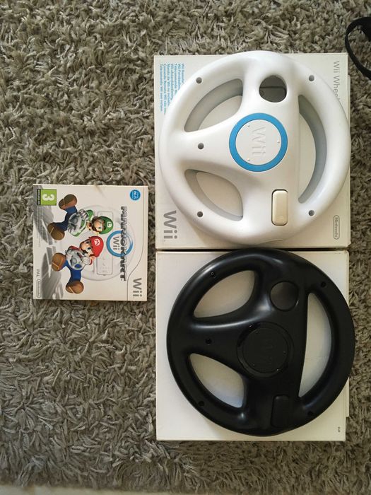 2 Wii Consoles + 2 Steering Wheels + 21 Games64564135964545124