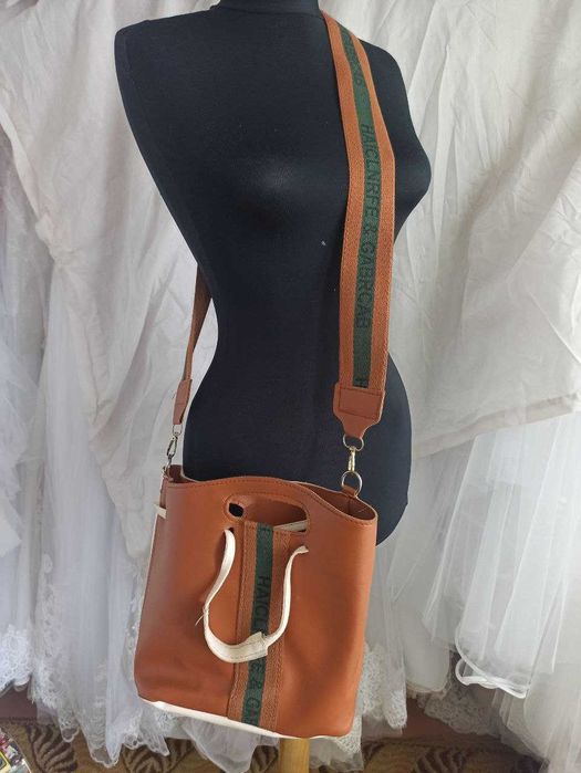 Вместительная  сумка -кроссбоди . кожзам.