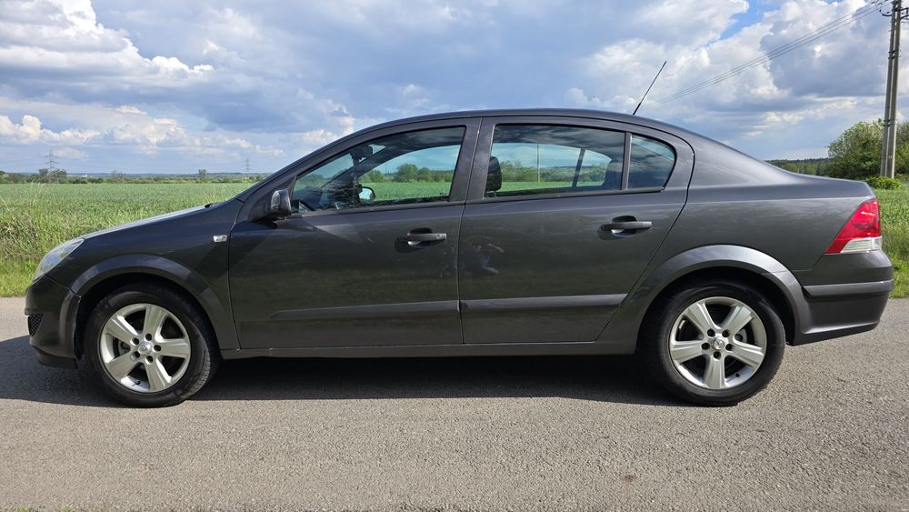 Astra H sedan lift 1.6 16v benzyna