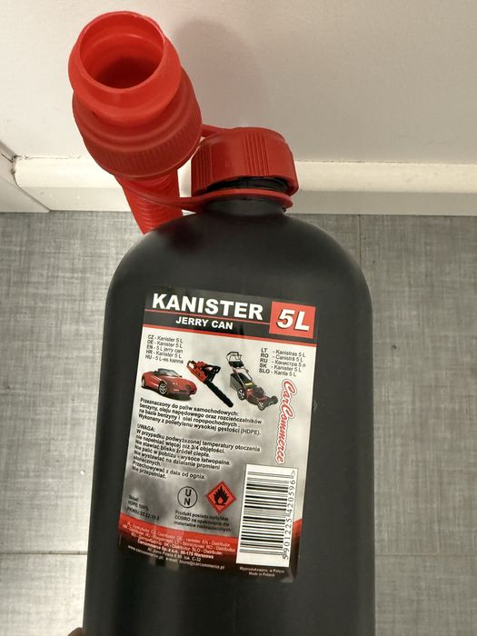 Kanister nowy plastikowy 5 litrów Jerry Can 4 sztuki