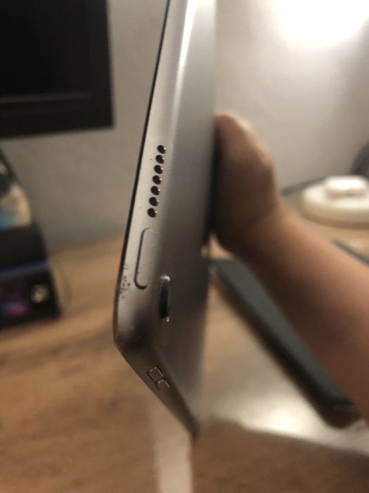 Ipad pro 9.7 дюймів в хорошому стані  8/10