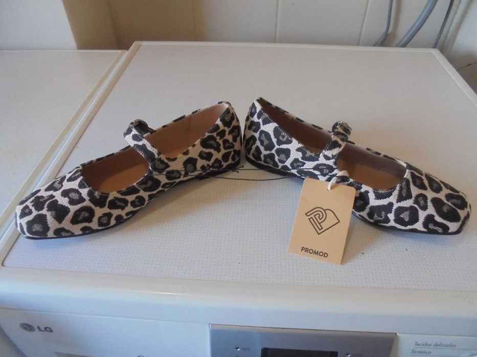 sapatos de mulher novos com etiqueta lindos