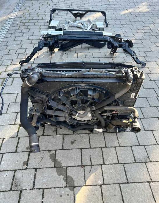 Land Rover Discovery V L462 Передня панель телевізор