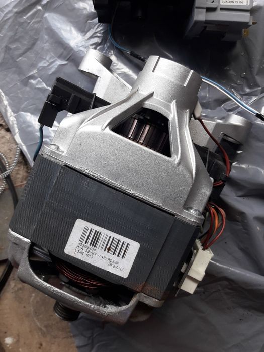 Запчасти " indesit " ,двигатель и комплектующие.