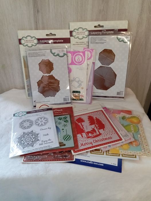 Zestaw różnych wykrojników i ozdób