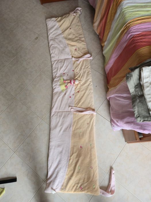 Resguardo e endredon de cama de bebe