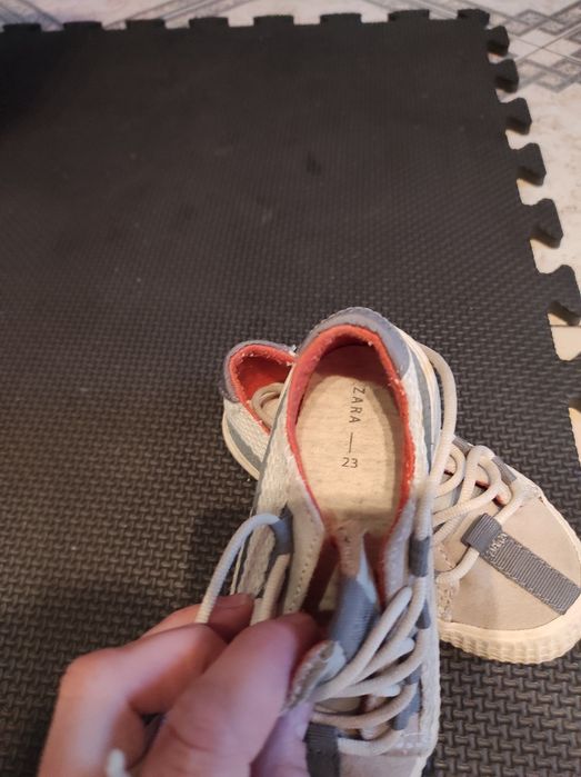 Buty chłopięce Zara beżowo szare rozmiar 23