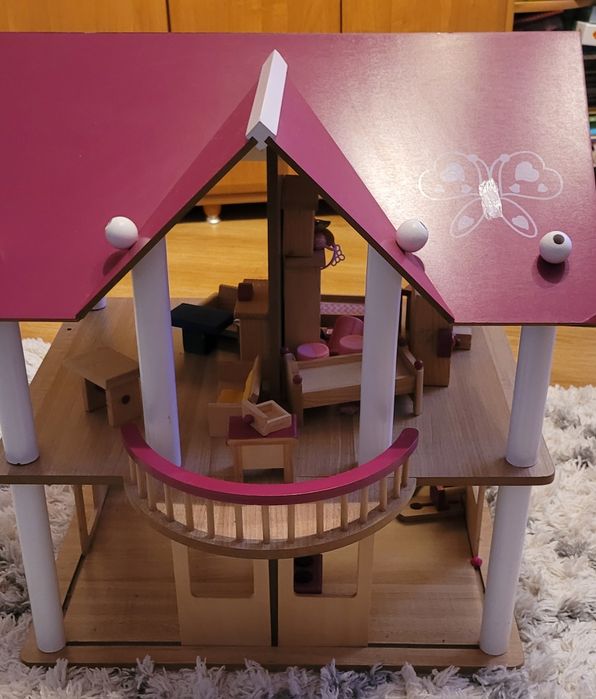 Domek drewniany dla dziewczynki
